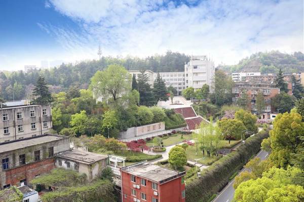 说明: //news.hthtiyu.org/__local/A/6E/2E/69FF2E6023FB193B2E0047C6CF6_2E54B736_25077.jpg